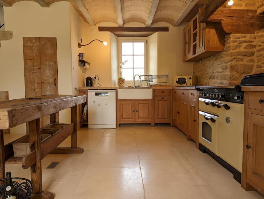 Maison Typique Bretonne Avec Toit De Chaume Camors Exterior photo