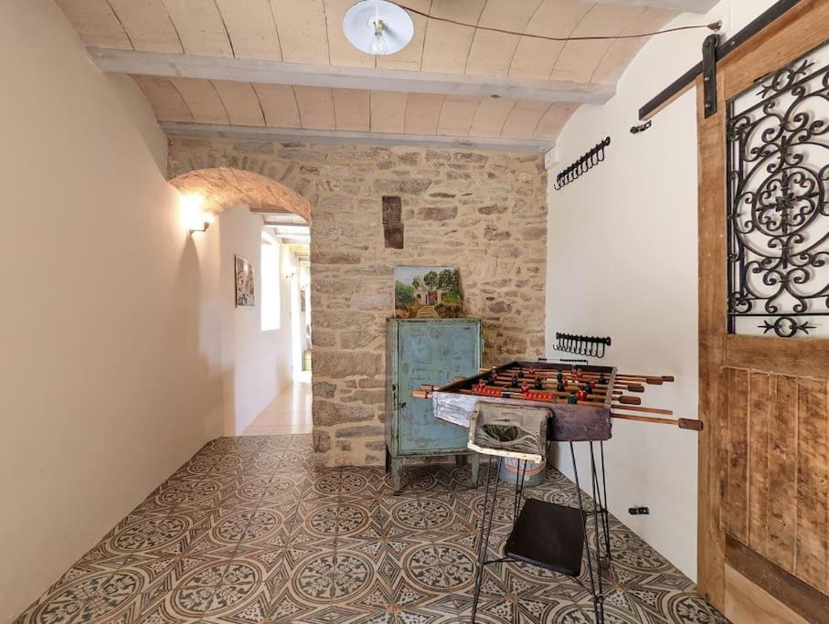Maison Typique Bretonne Avec Toit De Chaume Camors Exterior photo
